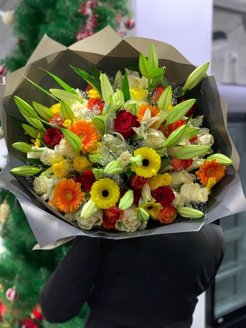 004-1.jpg Crimson Tide, flower bouquet by Lovebug Florist Lagos
