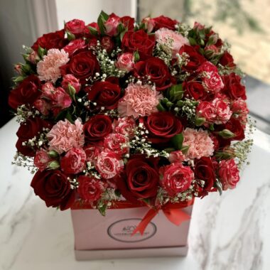 Blush Hatbox, boxed flowers by Lovebug Florist Lagos