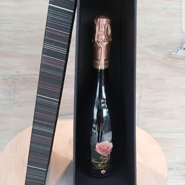 Bottega Black, wine and champagne gift by Lovebug Florist Lagos