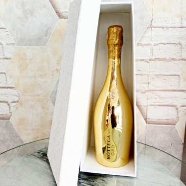 Bottega Gold, wine and champagne gift by Lovebug Florist Lagos