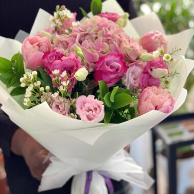 Golden Charm, flower bouquet by Lovebug Florist Lagos