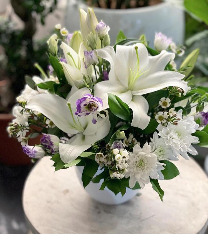 WhatsApp-Image-2021-04-02-at-1.23.08-PM.jpeg Golden Centre, centerpiece by Lovebug Florist Lagos