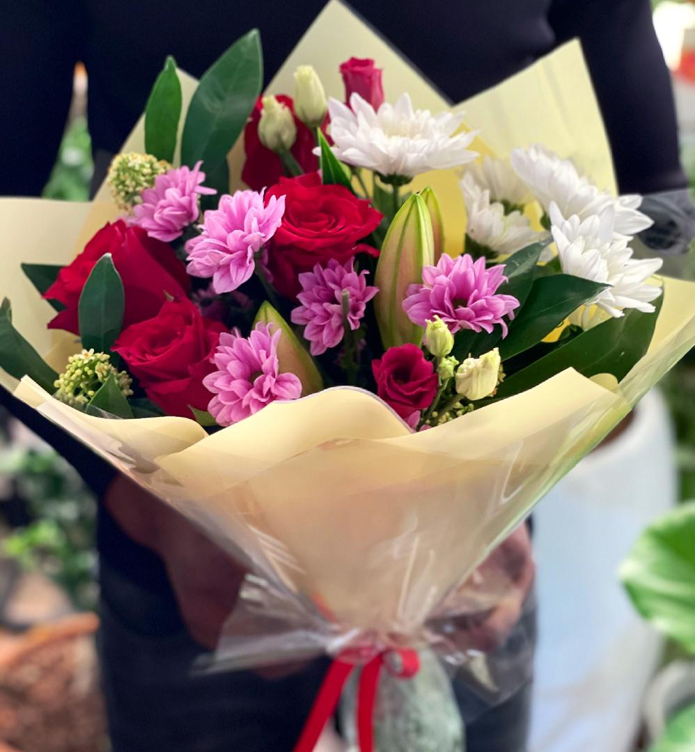 WhatsApp-Image-2021-04-05-at-4.12.07-PM.jpeg Velvet Reverie, flower bouquet by Lovebug Florist Lagos