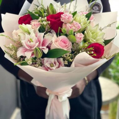 Golden Ballad, flower bouquet by Lovebug Florist Lagos