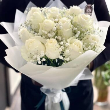 White Truce, flower bouquet by Lovebug Florist Lagos