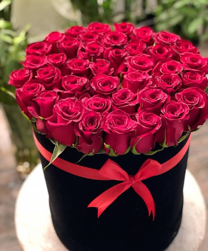 WhatsApp-Image-2021-07-13-at-11.37.24.jpeg Velvet Palazzo, boxed flowers by Lovebug Florist Lagos