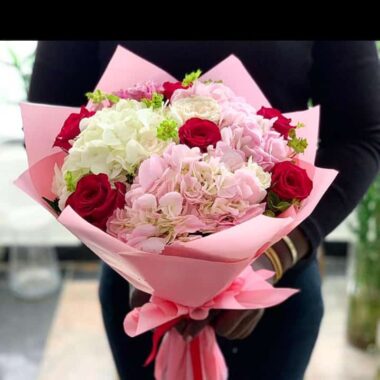 Golden Fable, flower bouquet by Lovebug Florist Lagos