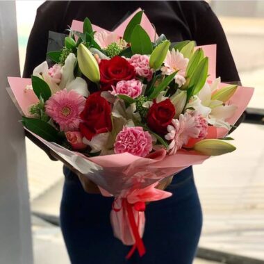 Golden Radiance, flower bouquet by Lovebug Florist Lagos